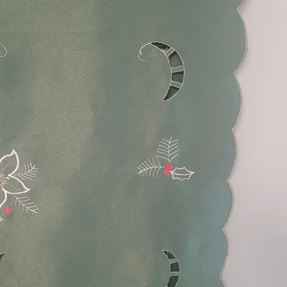 Vintage‎ Table Runner Christmas Holiday Green Embroidered Candle Floral